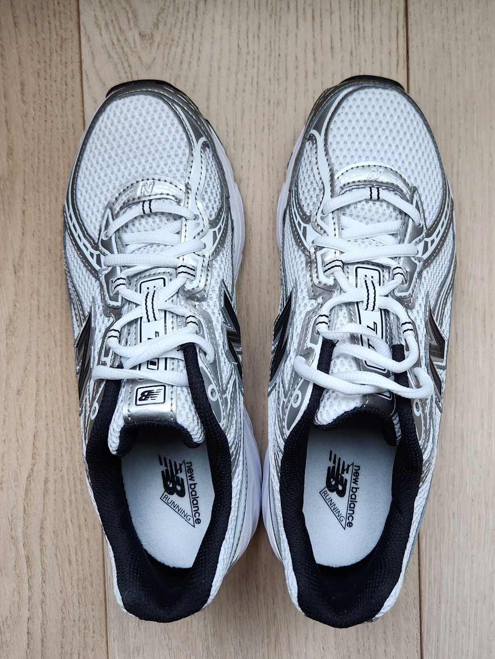 New Balance 740 Unisex Sneakers Size M6.5/W8 NWOT